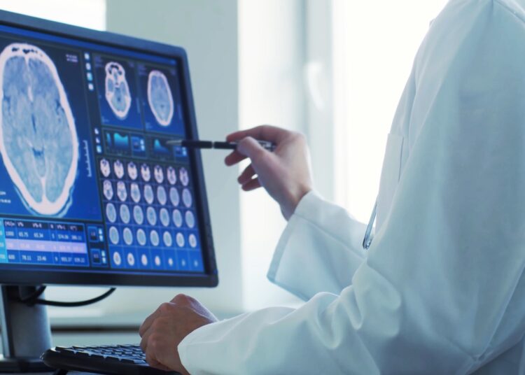 La stimulation cérébrale profonde adaptative pilotée par l'IA améliore les symptômes de la maladie de Parkinson