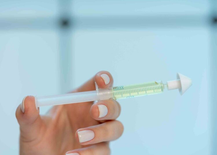 Study: Mucosal immunization with ChAd-SARS-CoV-2-S prevents sequential transmission of SARS-CoV-2 to unvaccinated hamsters. Image Credit: luchschenF/Shutterstock.com
