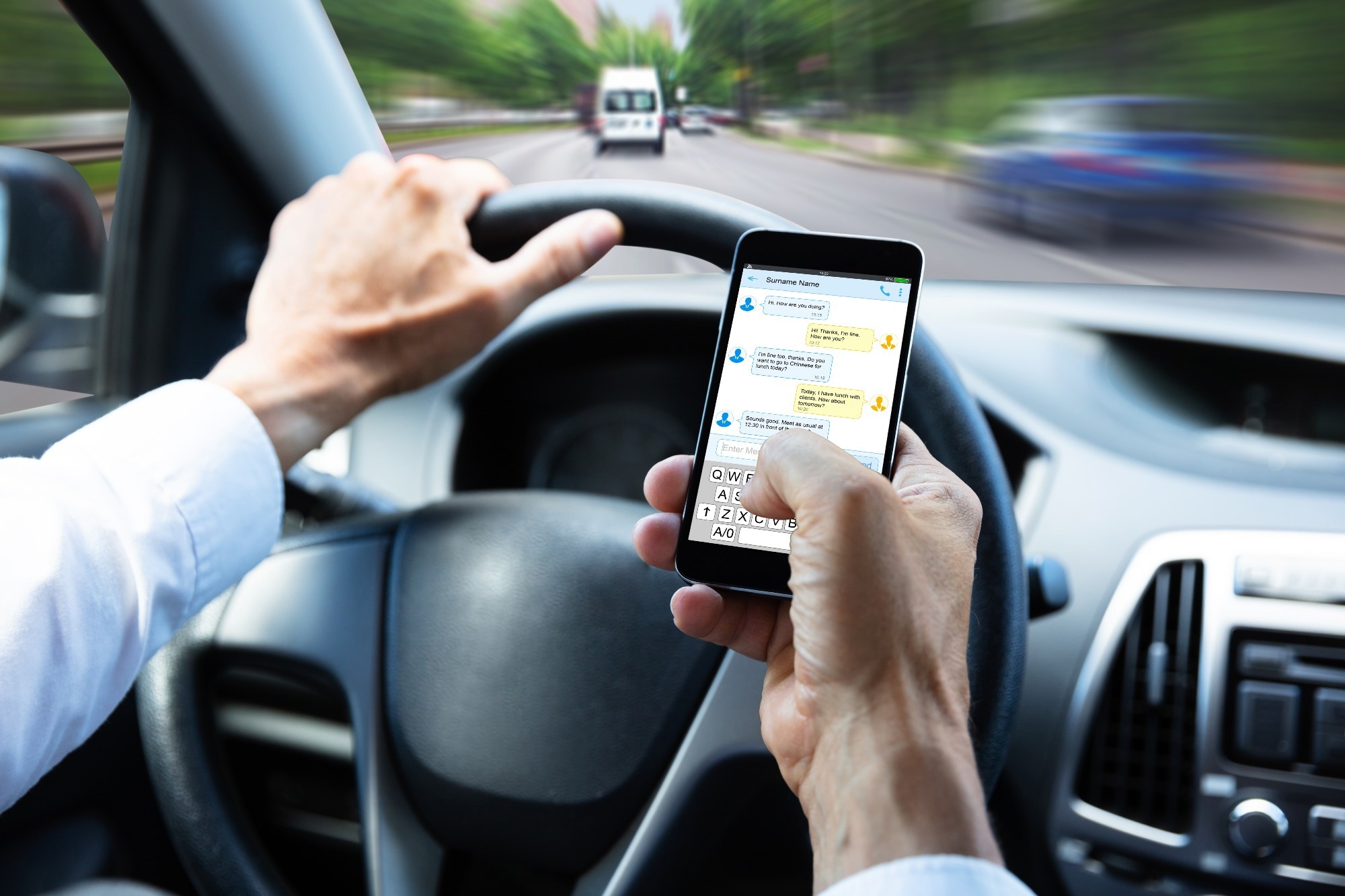 Les interventions comportementales réduisent la distraction au volant et favorisent des routes plus sûres