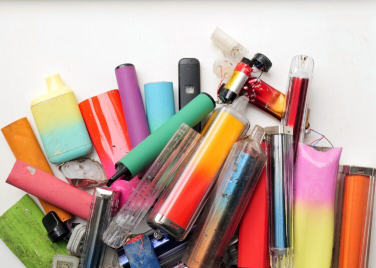 Study: Vaping habits and respiratory symptoms using a smartphone app platform. Image Credit: bennphoto/Shutterstock.com