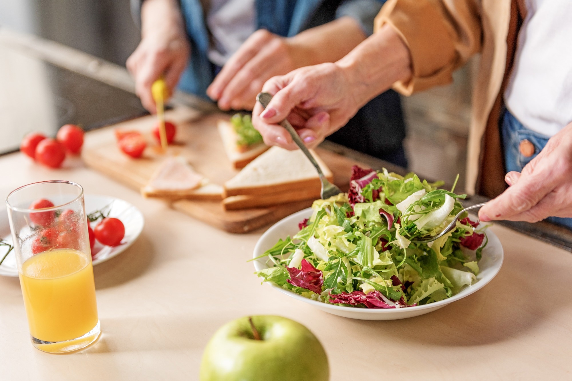 Impact de l'alimentation sur la fragilité : régime alimentaire méditerranéen vs. aliments ultra-transformés
