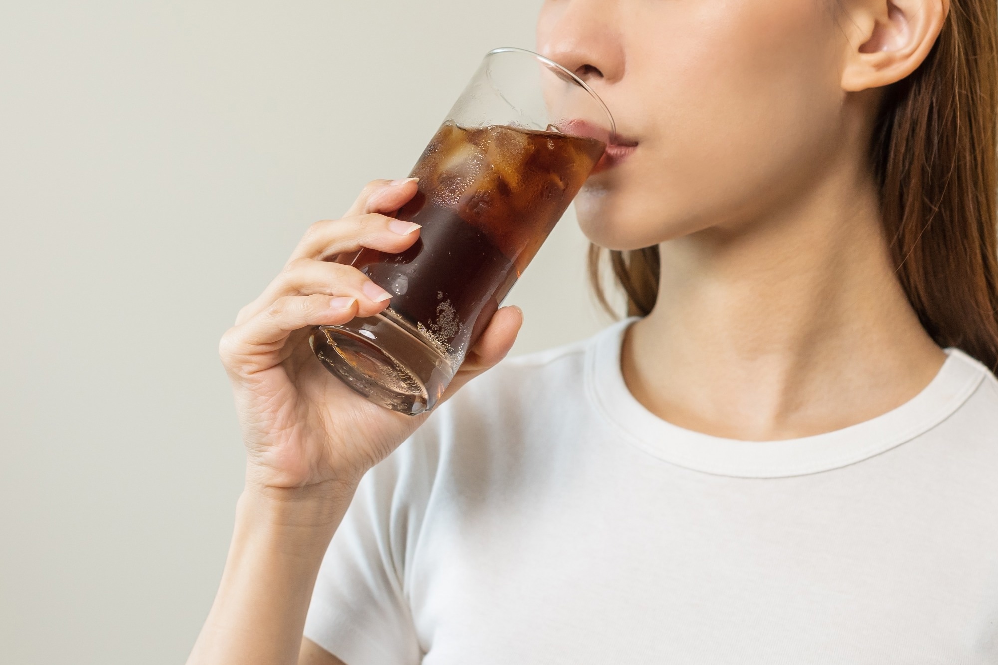 Les boissons gazeuses aggravent les douleurs menstruelles, selon une étude
