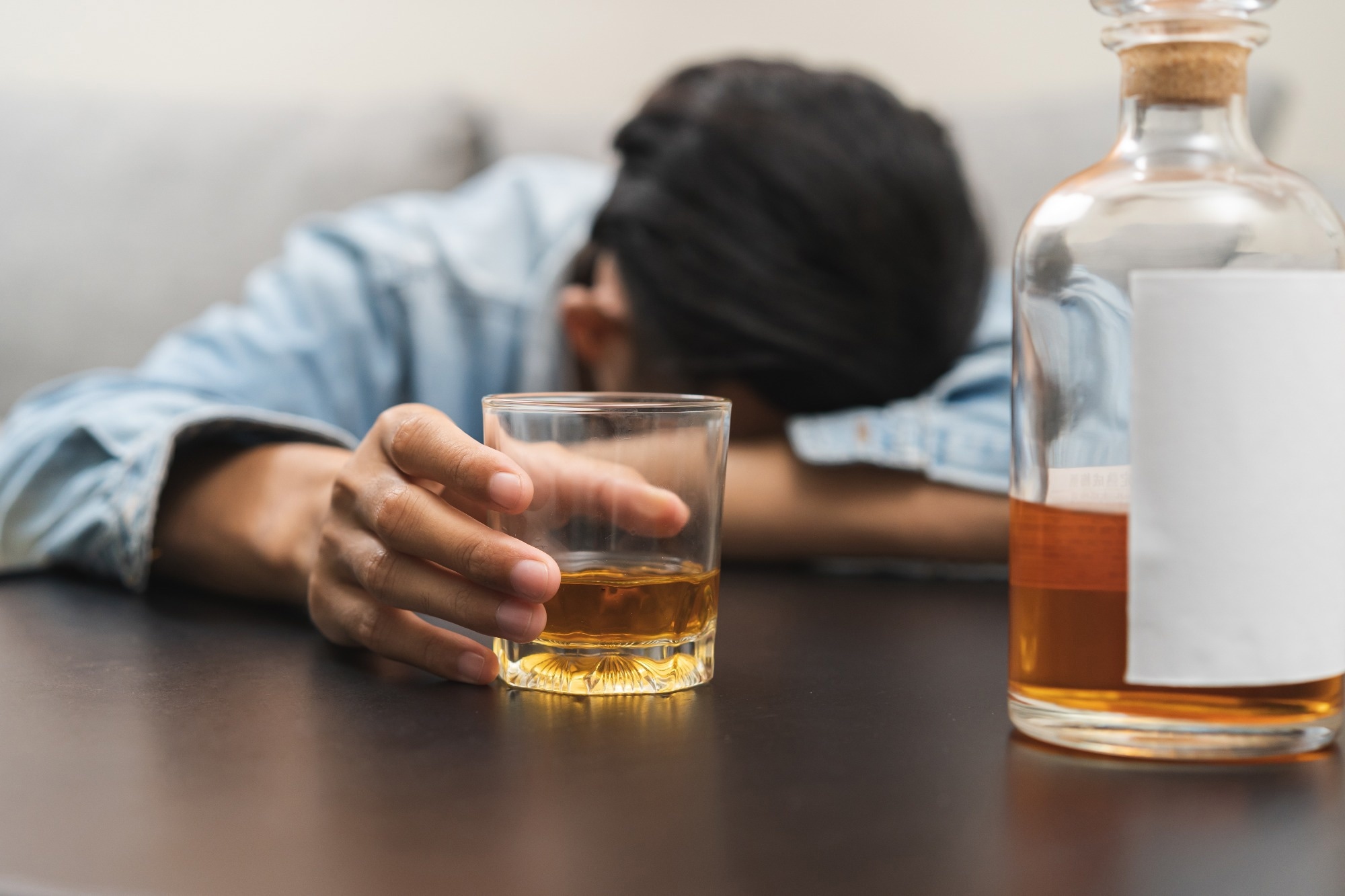 Study: The association between glucose-dependent insulinotropic polypeptide and/or glucagon-like peptide-1 receptor agonist prescriptions and substance-related outcomes in patients with opioid and alcohol use disorders: A real-world data analysis. Image Credit: Kmpzzz / Shutterstock.com