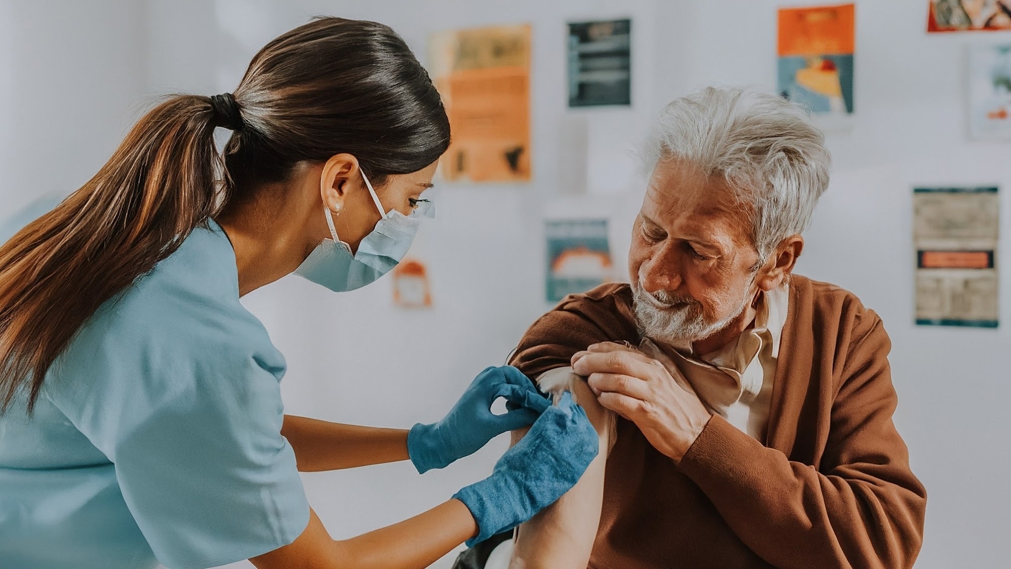 Les inégalités dans la couverture vaccinale contre la COVID-19 pour les personnes âgées mises en évidence dans une étude mondiale