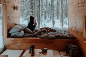 Prévenir les troubles du sommeil liés au froid : astuces pour rester au chaud sans surchauffer