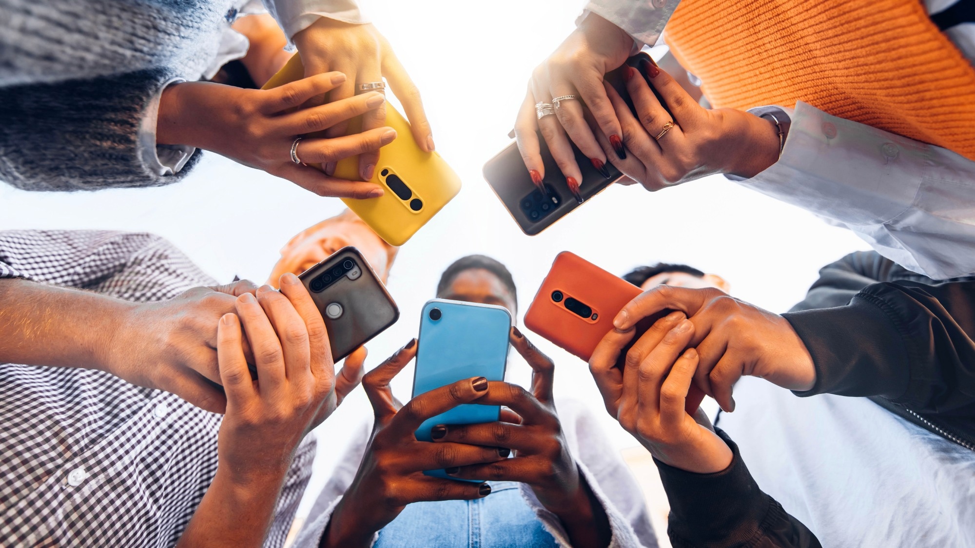 Whose tweets about obesity and weight loss gain the most attention: celebrities, political, or medical authorities? Image Credit: DavideAngelini / Shutterstock