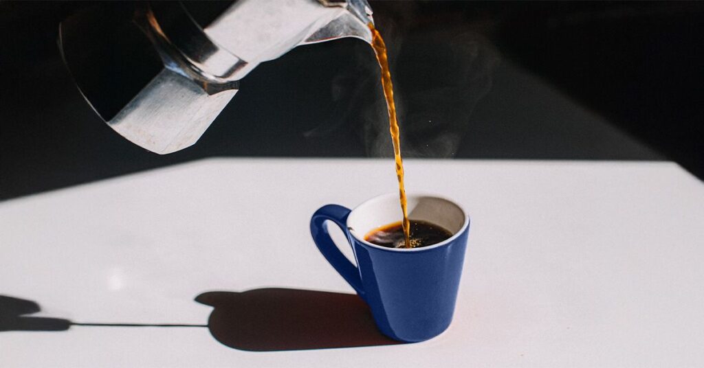 Boire du café uniquement le matin est-il meilleur pour votre cœur ?