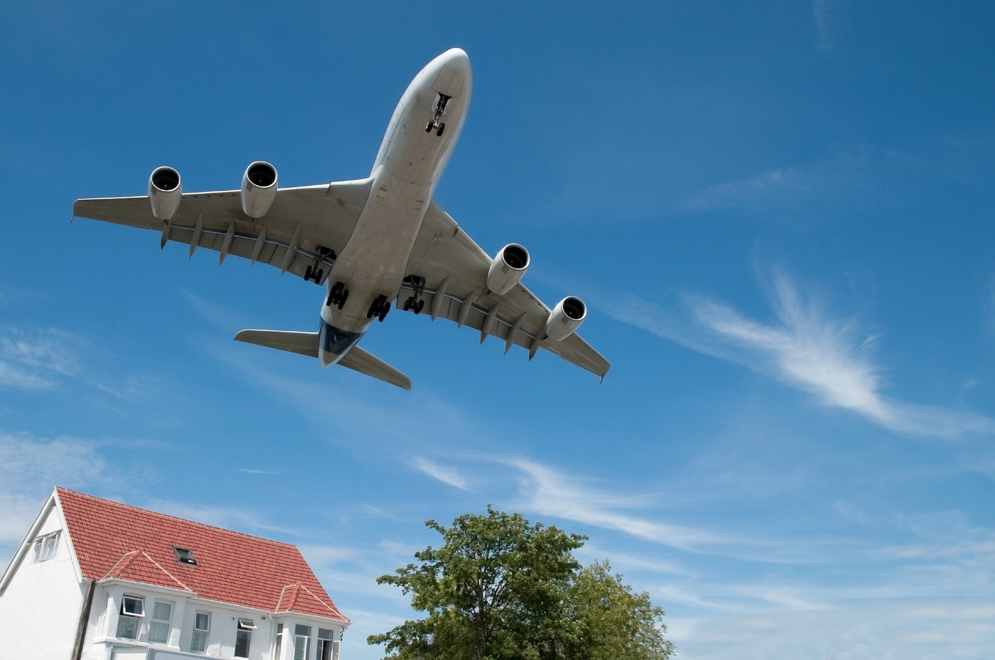 La pollution sonore des avions endommage les artères, mais les médicaments pour le cœur s'avèrent prometteurs dans la recherche sur des modèles animaux