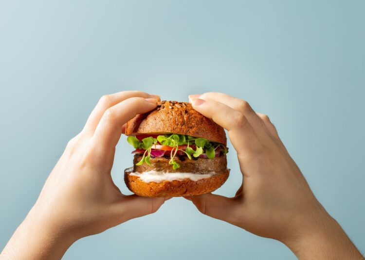 Study: Healthful vs. Unhealthful Plant-Based Restaurant Meals. Image Credit: Geshas / Shutterstock