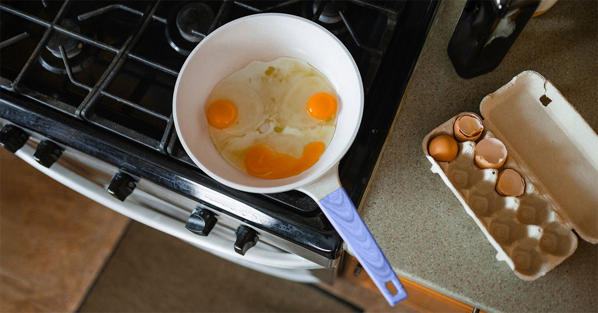 Les œufs sont-ils bons ou mauvais pour le cholestérol? Les idées fausses obsolètes semblent persister