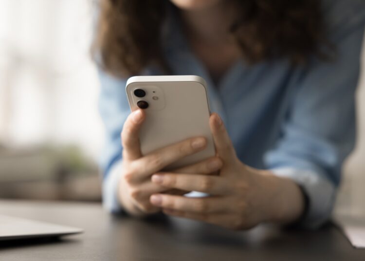 Temps d'écran de loisirs lié à une détresse psychologique plus élevée chez les adolescents