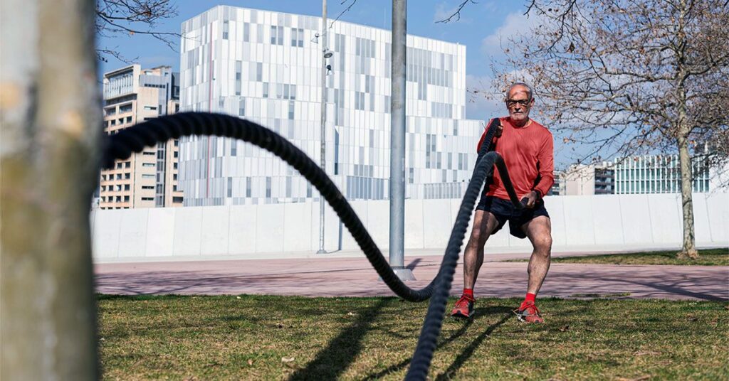 L'entraînement en force pourrait aider les personnes âgées à surmonter l'insomnie