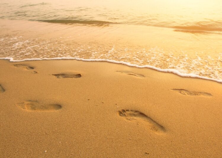 Study: Unveiling Complexity in Blue Spaces and Life Expectancy. Image Credit: De Visu / Shutterstock