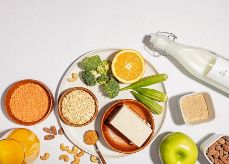 Study: Portfolio diet and LDL-C in a young, multiethnic cohort: cross-sectional analyses with cumulative exposure modeling. Image Credit: Chiociolla / Shutterstock