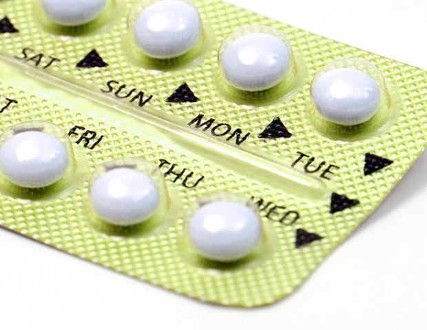 Une légère sensibilité et gonflement des mammaires qui font partie de cycles menstruels sains