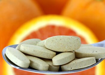 L'étude révèle le rôle de la vitamine C dans le renforcement de la peau vieillissante