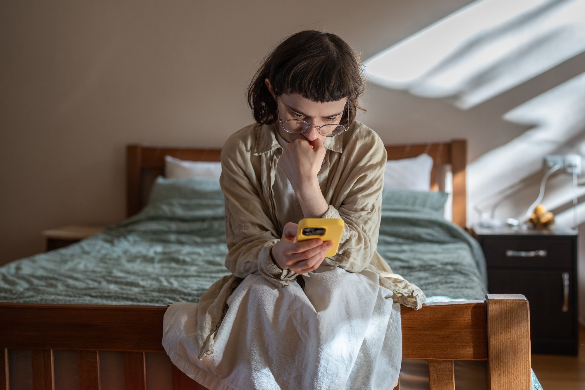 Study: An experimental online study on the impact of negative social media comments on anxiety and mood. Image Credit: DimaBerlin / Shutterstock
