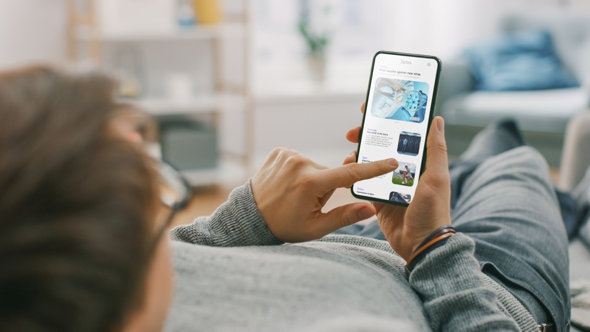 Using Smartphone for Scrolling and Reading News