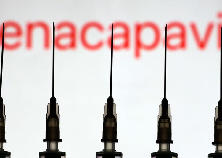 Qui recommande le lénacapavir comme une injection deux fois par an pour aider à prévenir le VIH