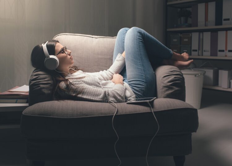 Study: Fine-Tuning the Details: Post-encoding Music Differentially Impacts General and Detailed Memory. Image Credit: Stokkete / Shutterstock