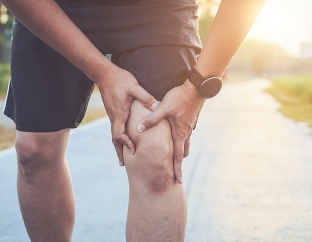 Le recyclage personnalisé de la marche réduit la douleur et ralentit les dommages au genou dans l'arthrose