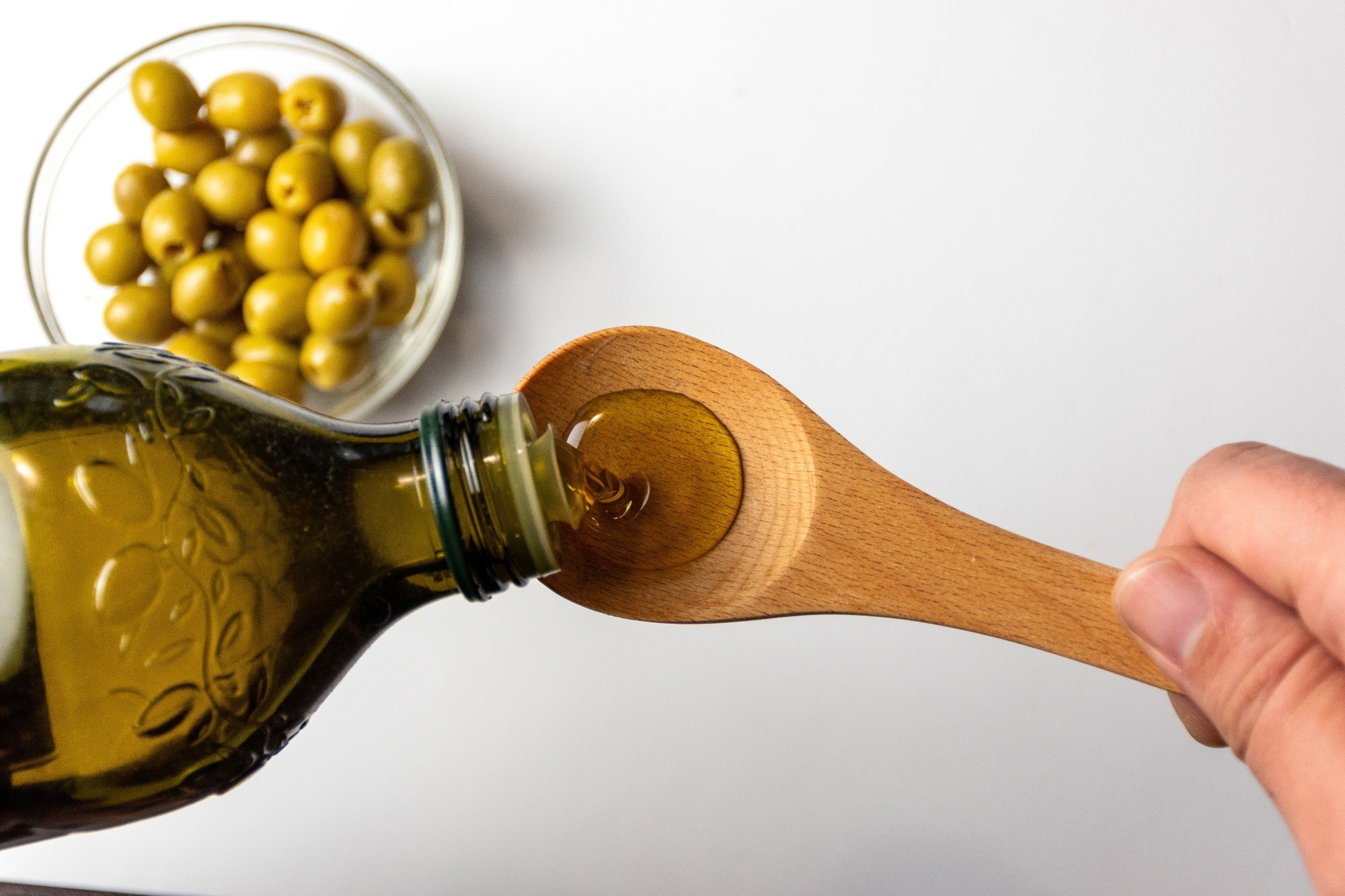 La consommation d'huile d'olive est liée à la graisse du ventre inférieure et au poids plus sain