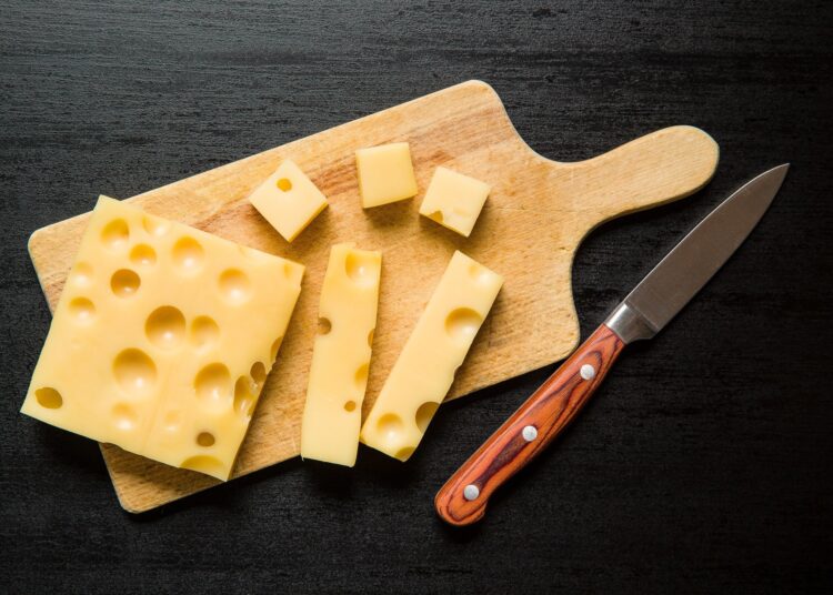 Study: Cheese Consumption and Incidence of Dementia in Community-Dwelling Older Japanese Adults: The JAGES 2019–2022 Cohort Study. Image Credit: Jiri Hera / Shutterstock