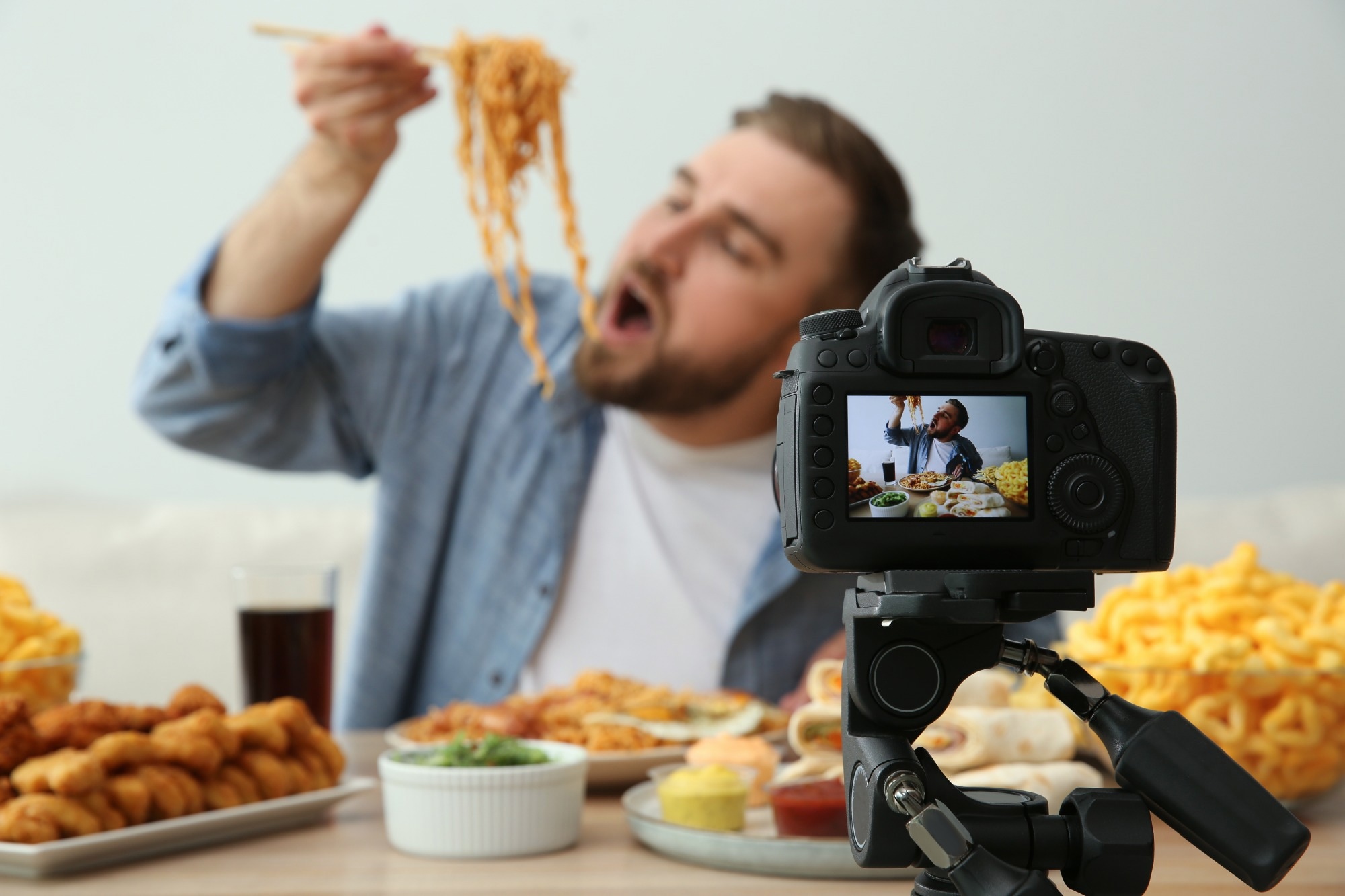 Food blogger recording eating show