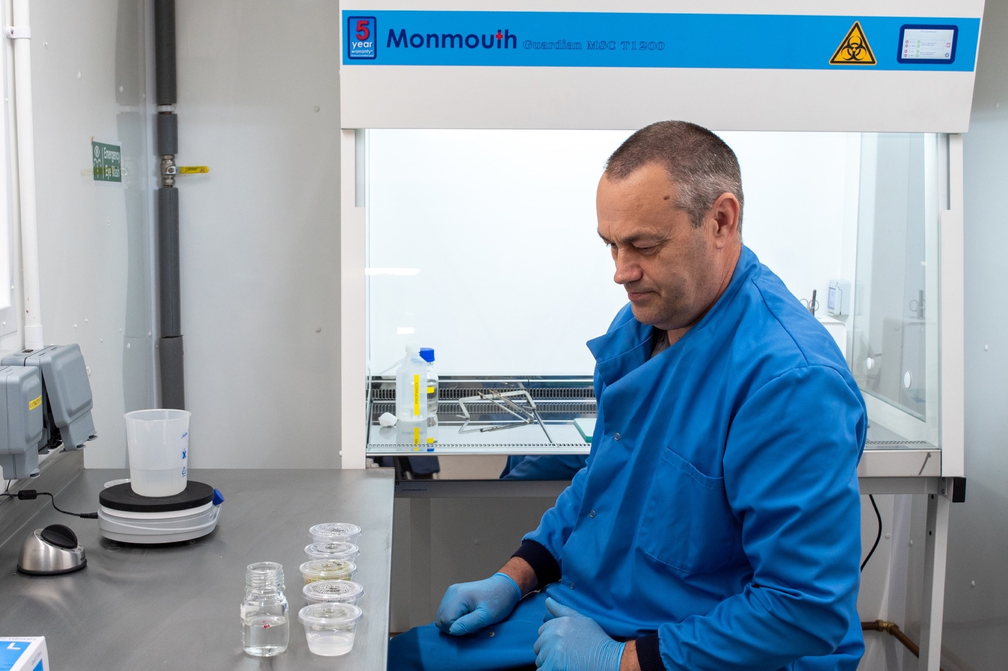 Poste de sécurité biologique classe 2 pour la conservation des végétaux