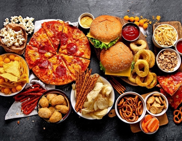 Une étude révèle les avantages métaboliques de la réduction des aliments ultra-transformés chez les personnes âgées