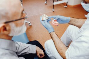 Prothèse dentaire : restaurer fonction et esthétique au cœur du parcours de soins