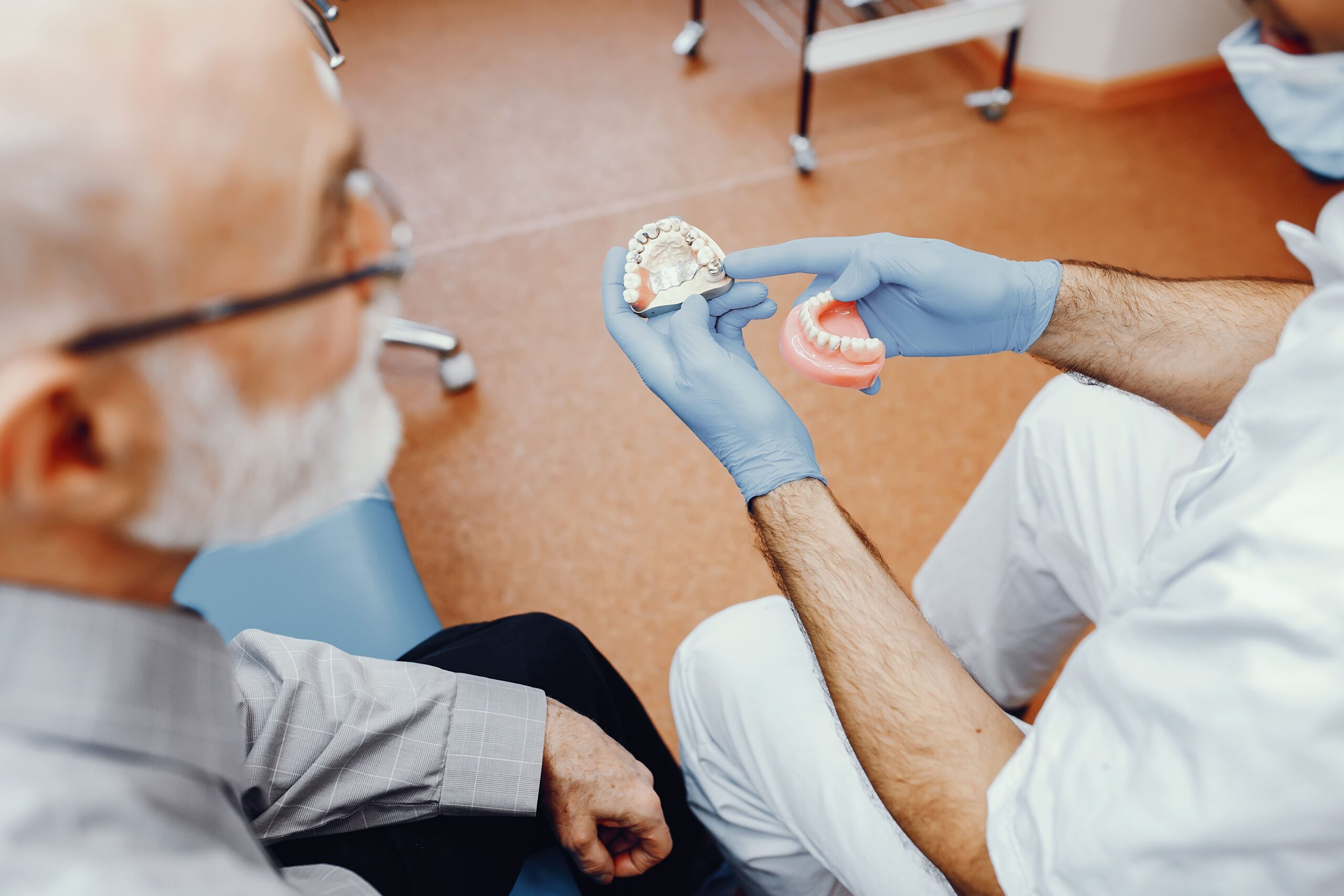 Prothèse dentaire : restaurer fonction et esthétique au cœur du parcours de soins