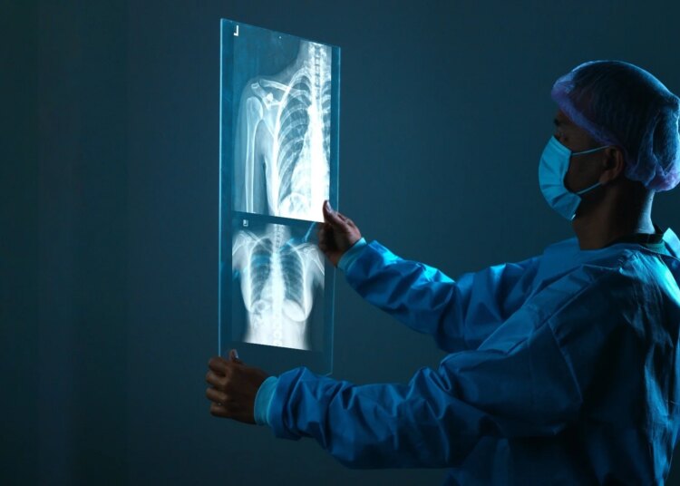 Study: MedVersa: A Generalist Foundation Model for Diverse Medical Imaging Tasks. Image Credit: Thitisan / Shutterstock