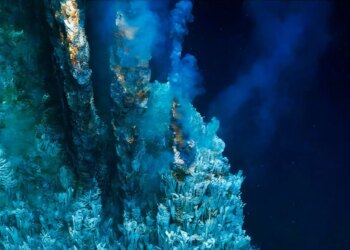 Study: The Extreme Environment Microbiome Catalog (EEMC): a global resource for microbial diversity and antimicrobial discovery. Image Credit: Gallwis / Shutterstock