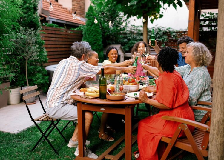 Study: Sharing meals is associated with greater wellbeing. Image Credit: BrightGridVisuals / Shutterstock