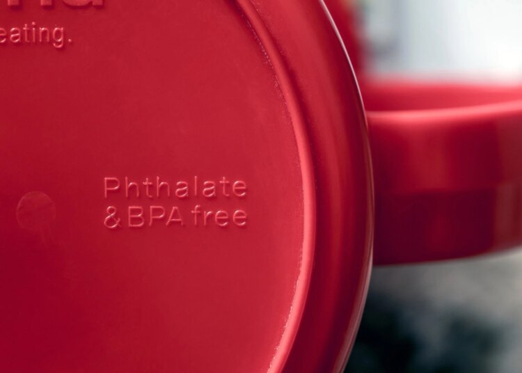 Study: Low-plastic diet and urinary levels of plastic-associated phthalates and bisphenols: the randomized controlled PERTH Trial. Image Credit: Konektus Photo / Shutterstock