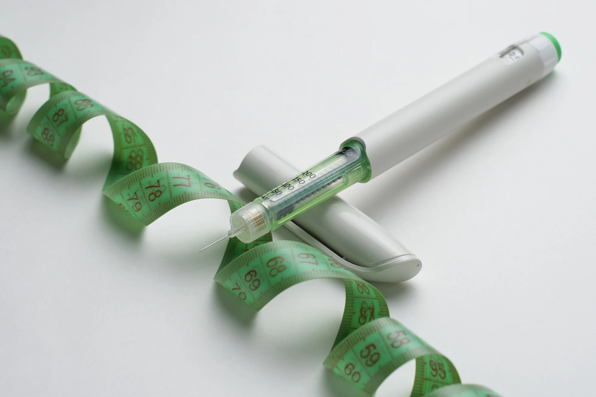 Study: Cost-effectiveness of tirzepatide versus semaglutide for patients with obesity or overweight in the US: evidence from the SURMOUNT-5 head-to-head phase-3 trial. Image Credit: Gecko Studio / Shutterstock