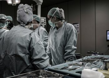 Meilleur chirurgien esthétique Paris : avis sur le Dr Michaël Benoilid, spécialisé en chirurgie mammaire