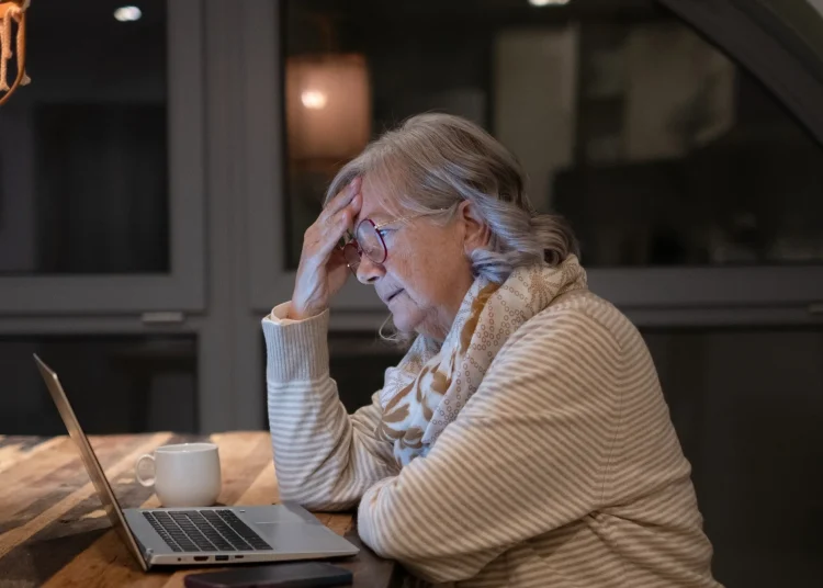Study: Internet Attachment–Based Compassion Therapy for Adults With Chronic Medical Conditions: Randomized Controlled Trial. Image Credit: Lucigerma / Shutterstock