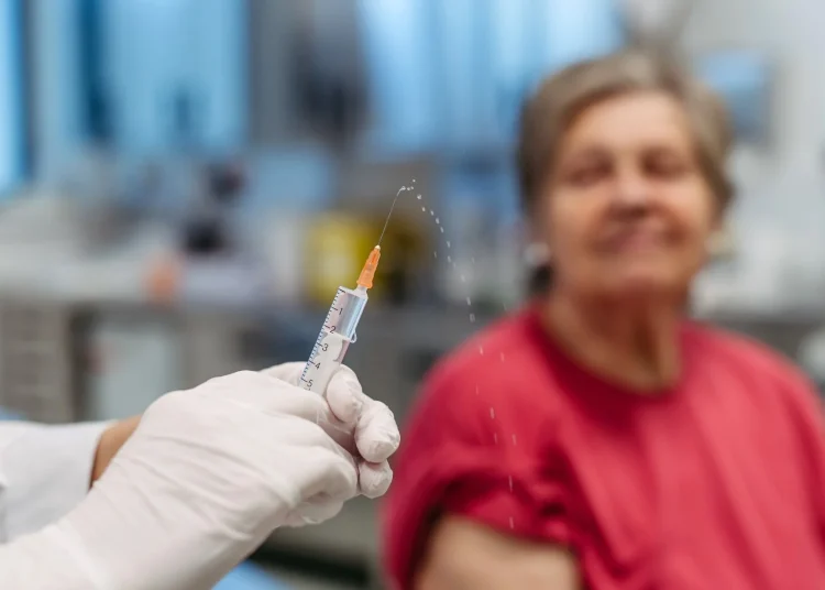 Study: Recombinant shingles vaccination and the risk of cardiovascular events. Image Credit: Halfpoint / Shutterstock