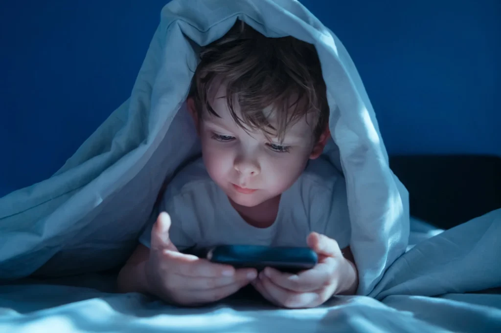 Study: Longitudinal effect of early social media use on standardized learning outcomes during school career. Image Credit: Arsenii Palivoda / Shutterstock