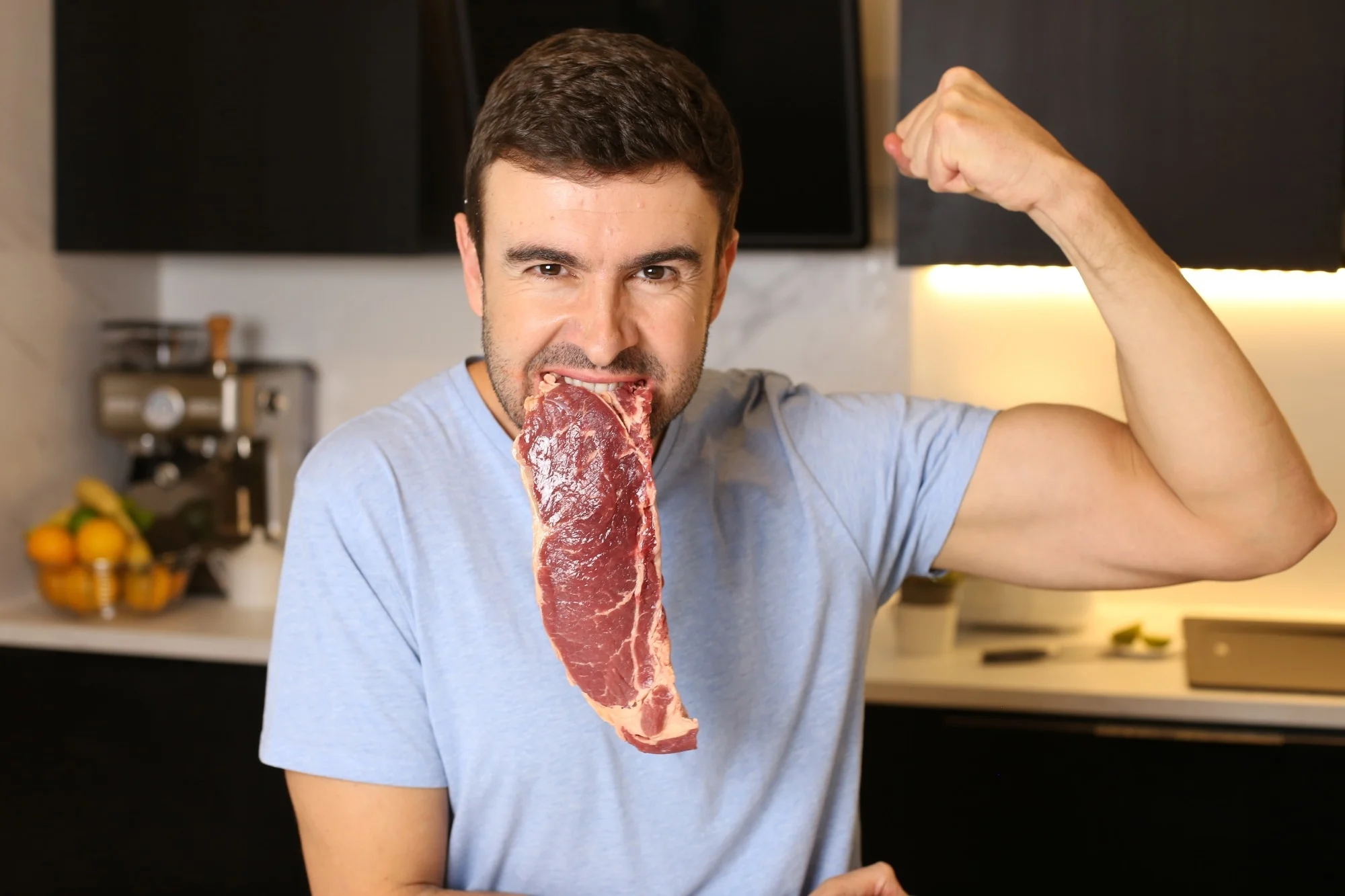 Viande, stress et prise de risque : ce que révèlent 38 expériences sur la menace pour la masculinité