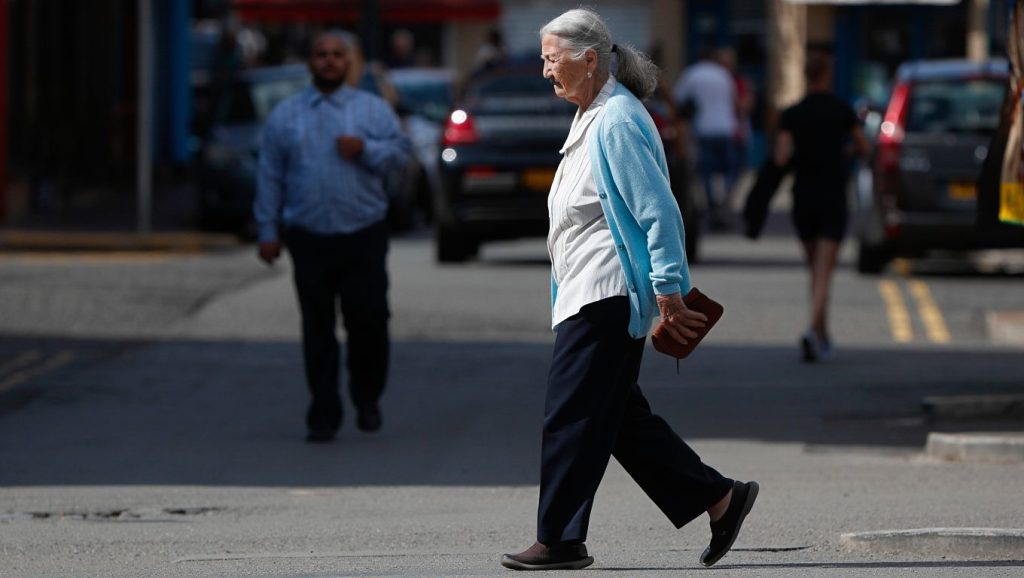 Après 55 ans la vitesse de marche devient un meilleur indicateur que le poids