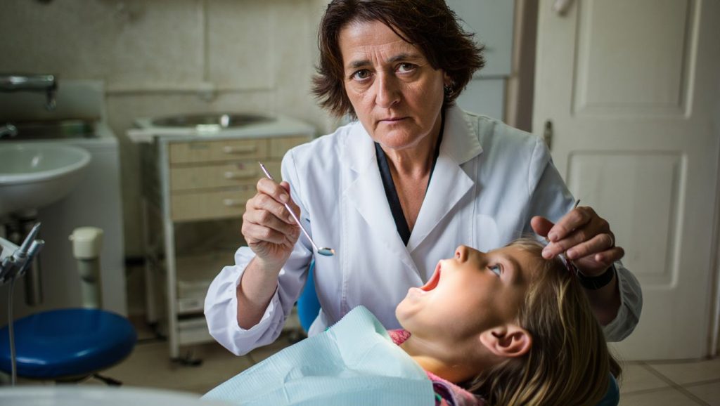 Oubliez les bains de bouche antiseptiques quotidiens: voici ce que disent les dentistes