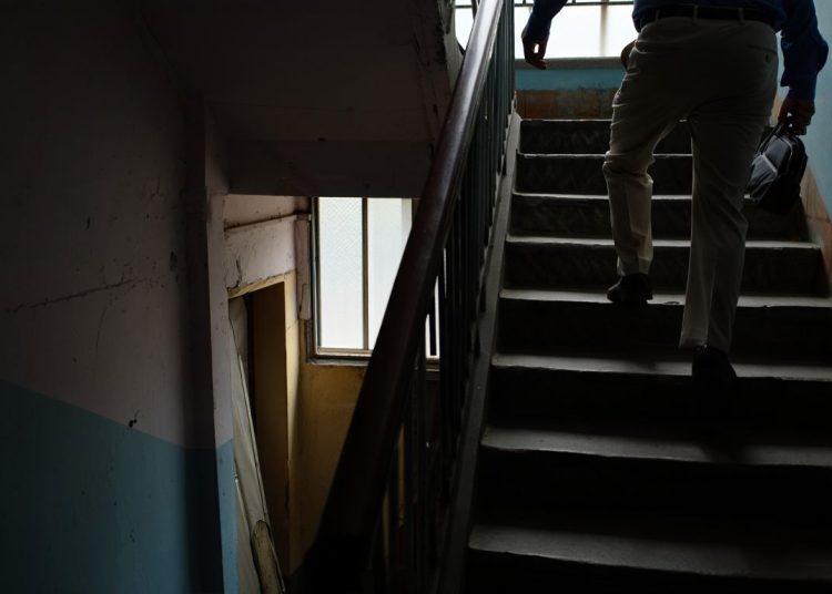 Prendre les escaliers cinq fois par jour réduit de 20% le risque cardiovasculaire selon une étude