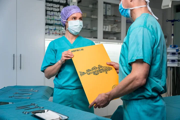 De plus en plus de grandes compagnies d'assurance couvrent les greffes de peau de poisson intactes de Kerecis alors que de nouvelles études montrent de grands avantages pour les brûlures et les ulcères du pied diabétique