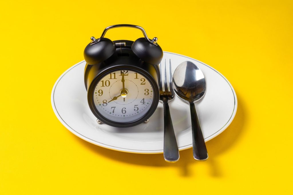 Study: Later Energy Intake within a Shorter Eating Window is Associated with Adverse Metabolic Profiles among Korean Adults. Image Credit: neontetra1 / Shutterstock