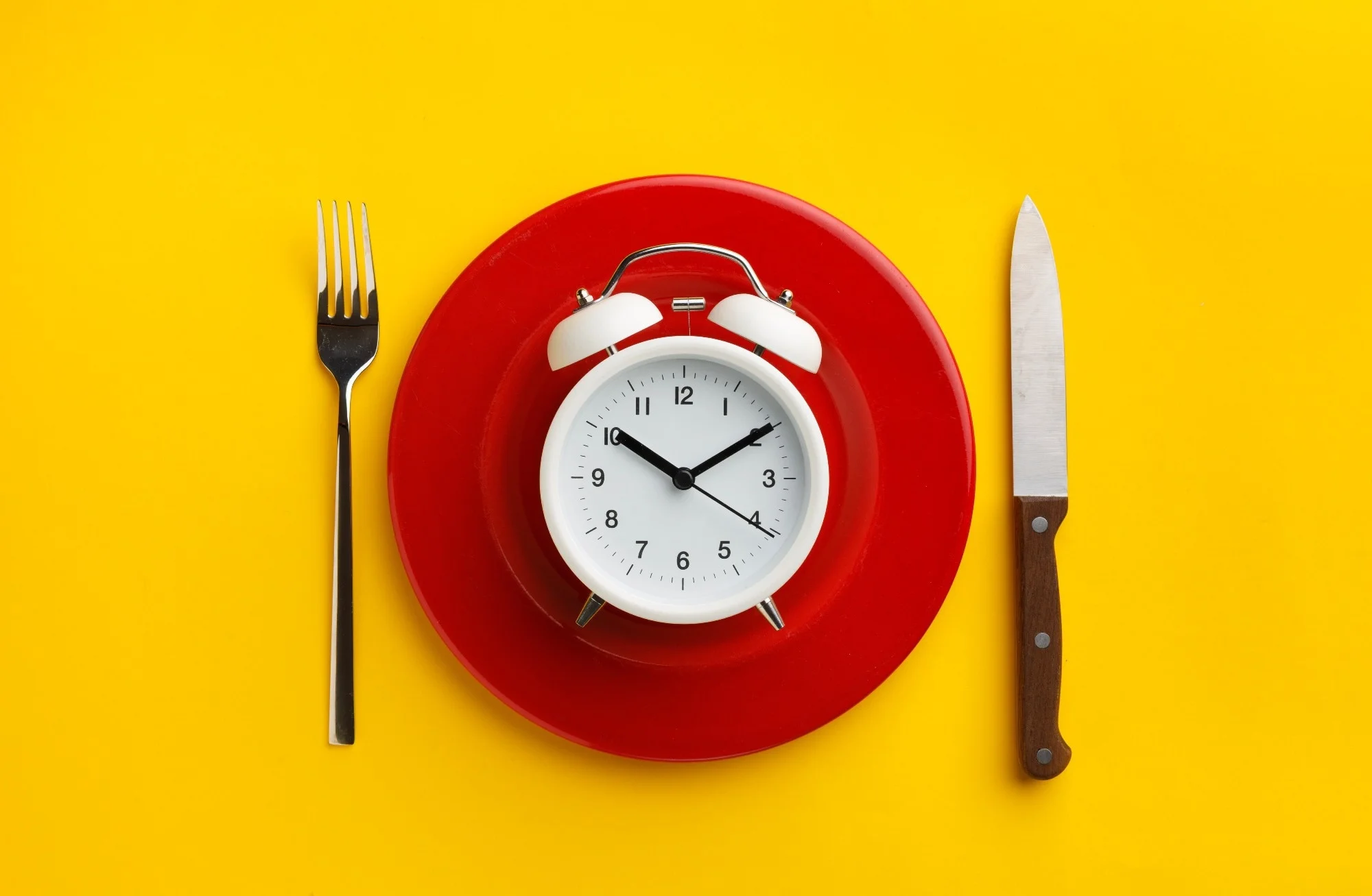 Study: A shorter eating window of time-restricted eating is more beneficial for weight loss: a pooled analysis of individual data from five trials. Image Credit: Ahmet Misirligul / Shutterstock
