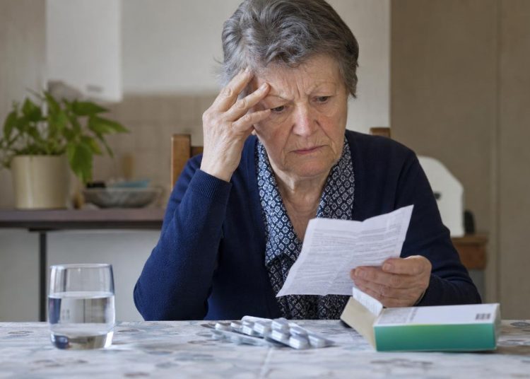 Pris par 4 millions de Français : ce médicament contre lʼacidité favoriserait les troubles de la mémoire après 65 ans