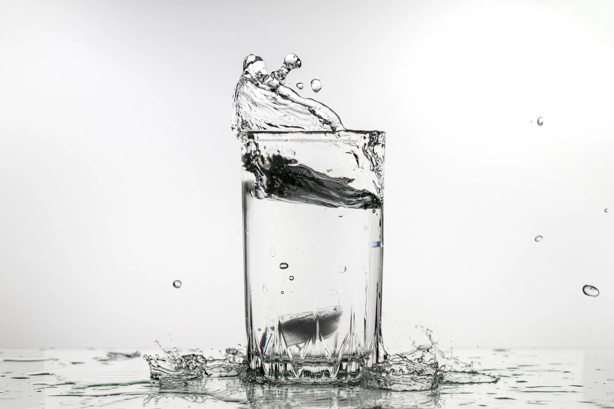 Study: Effect of non-nutritive sweetened beverages v. water on body weight: long-term results of a randomised controlled trial. Image Credit: Levon Avagyan / Shutterstock